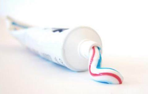 李敬美肤课堂：牙膏可以祛痘是真的吗？